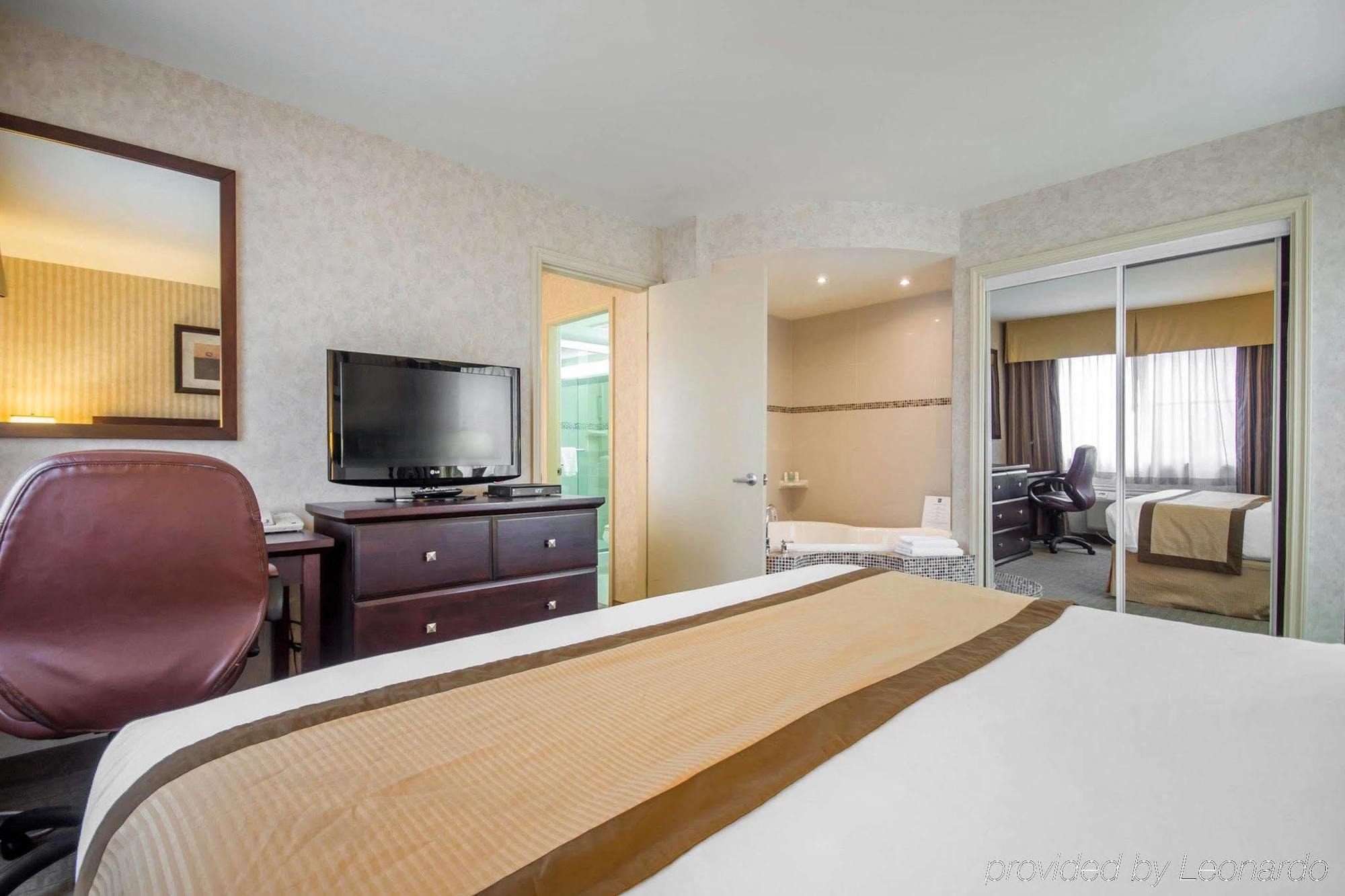 Quality Hotel & Suites Distrito de Langley Exterior foto