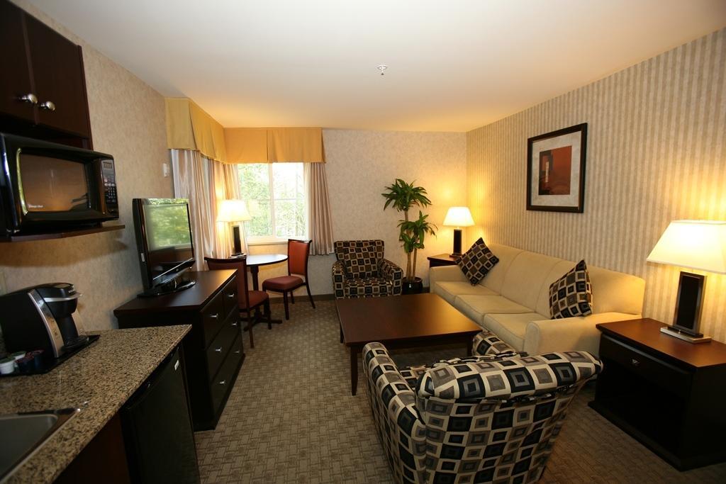 Quality Hotel & Suites Distrito de Langley Exterior foto